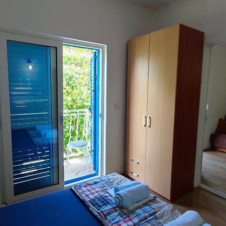 Apartmani Famelja Jovanovic Sveti Stefan Ruang foto