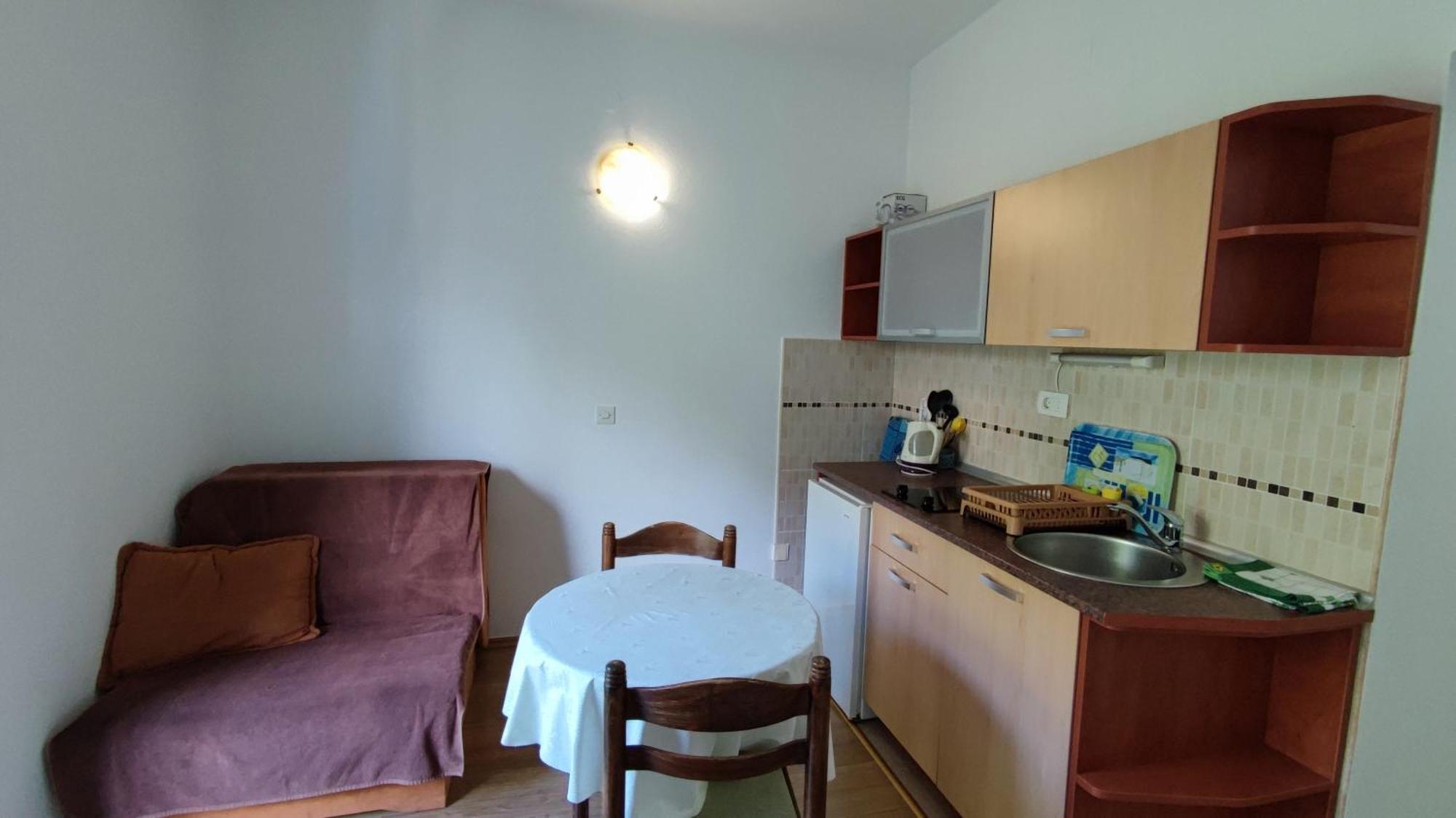 Apartmani Famelja Jovanovic Sveti Stefan Ruang foto